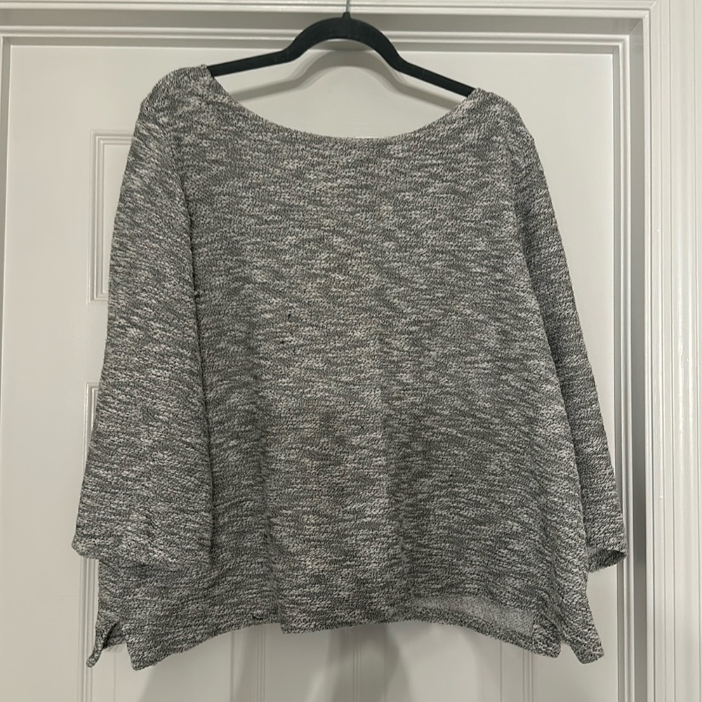 Old Navy 2x shirt black and white and gray